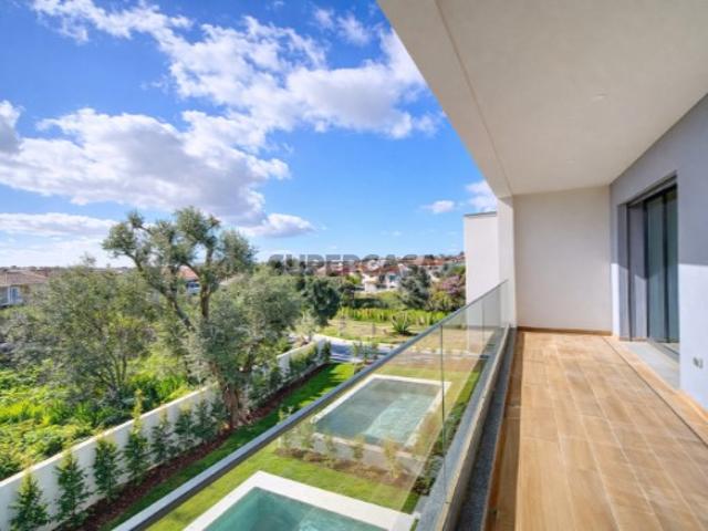 Moradia T4 com piscina e jardim em Manique, Cascais