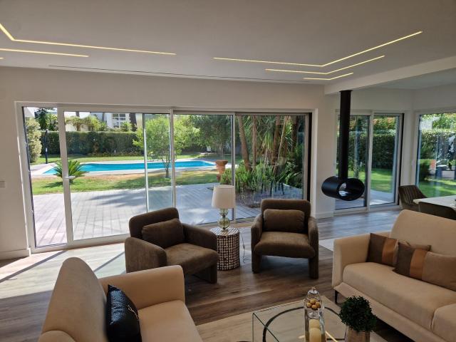 Moradia T4 com piscina e jardim em Herdade Aroeira