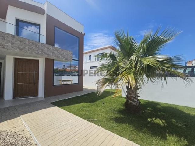 Moradia T4 com piscina e Jardim