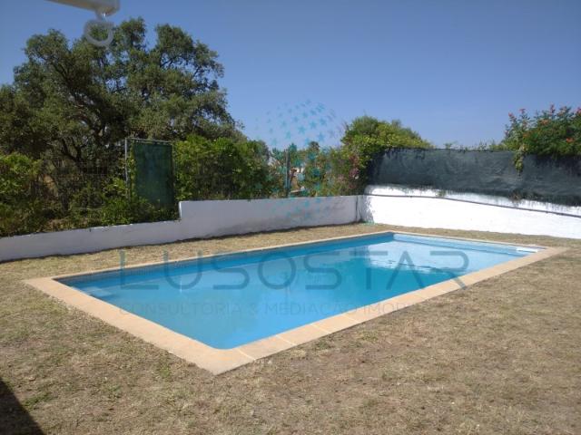Moradia T4 com piscina e terreno de 900m2 Quinta da Serralheira Setúbal