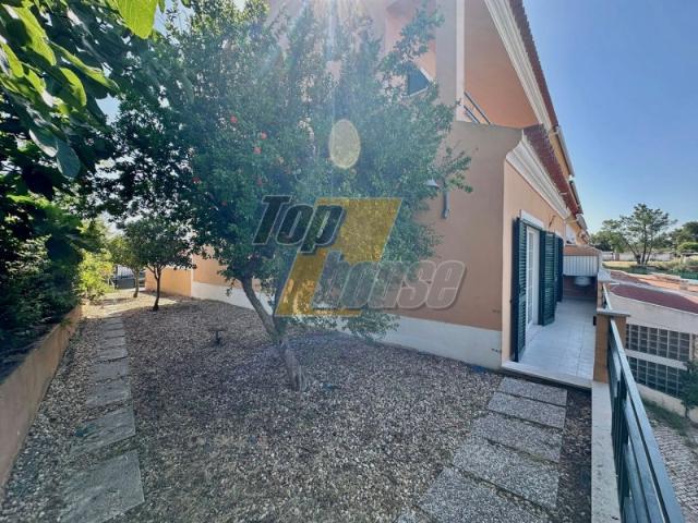 Moradia T4 com piscina e terreno de 900m2 Quinta da Serralheira Setúbal