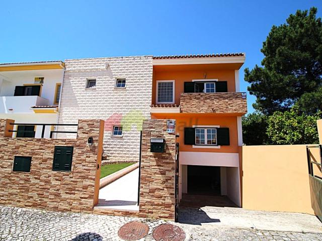 Moradia T4 com piscina e terreno de 900m2 Quinta da Serralheira Setúbal