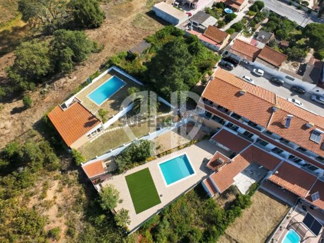 Moradia T4 com piscina e terreno de 900m2 Quinta da Serralheira Setúbal