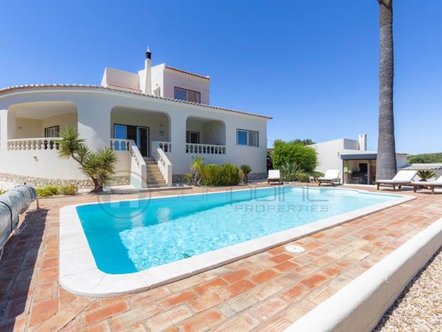 Moradia T4 com Piscina e Vista Campo | Praia da Luz