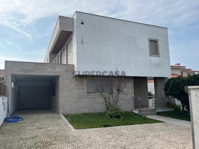 Moradia T4 com piscina em Marinhas Esposende