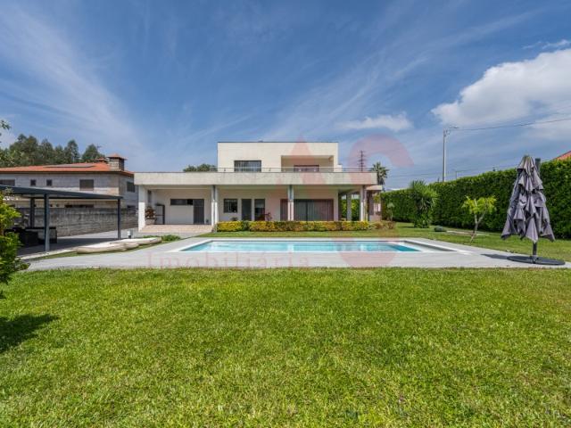Moradia T4 com Piscina em Monte Córdova, Santo Tirso