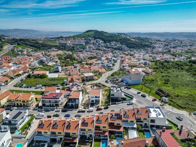 Moradia T4 com piscina em Caneças