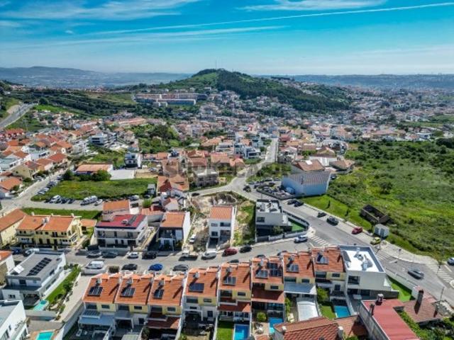 Moradia T4 com piscina em Caneças