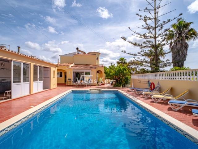 Moradia T4 com piscina em Carvoeiro