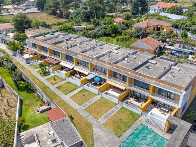 Moradia T4 com Piscina em Condomínio Privado | Maia