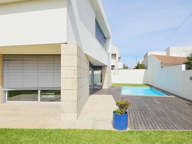 Moradia T4 com Piscina em Esposende com Vista Mar