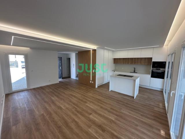 Moradia T4 com piscina em Fernão Ferro