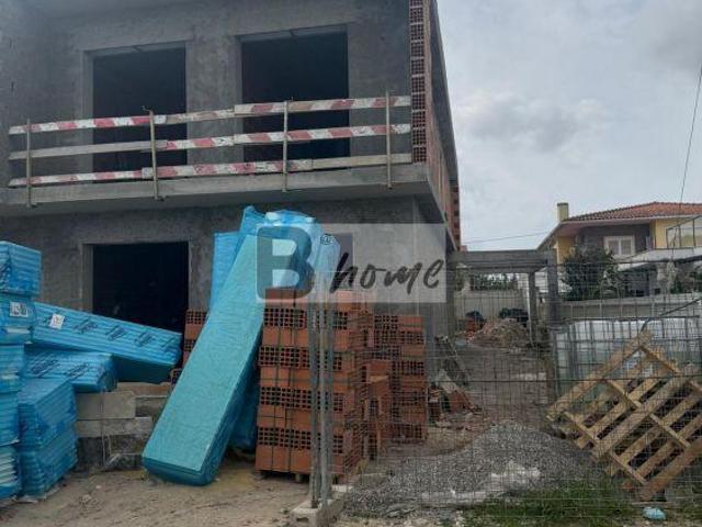 Moradia T4 com piscina em Fernão Ferro | 26064073997