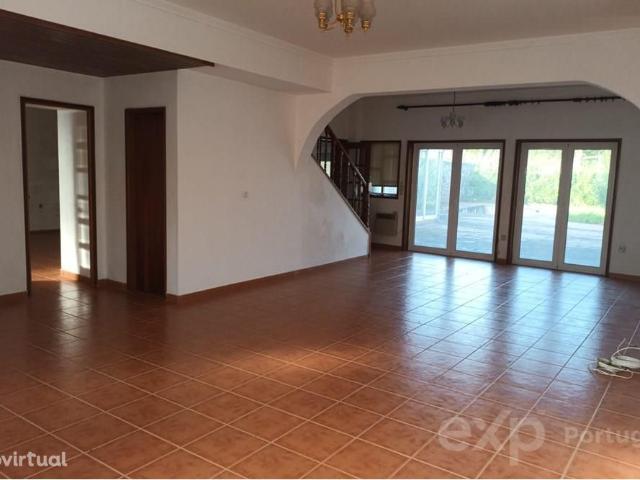 Moradia T4 com piscina em Sermonde