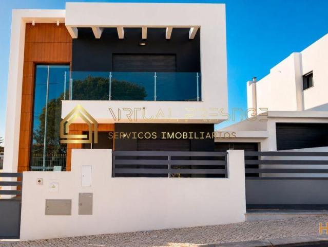 Moradia T4 com Piscina | Garagem | Charneca da Caparica | 26064087971