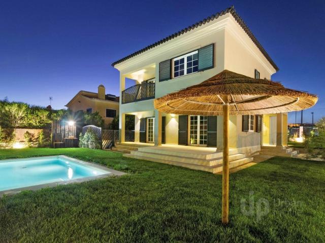 Moradia T4 com piscina, para arrendamento na Guia, Cascais