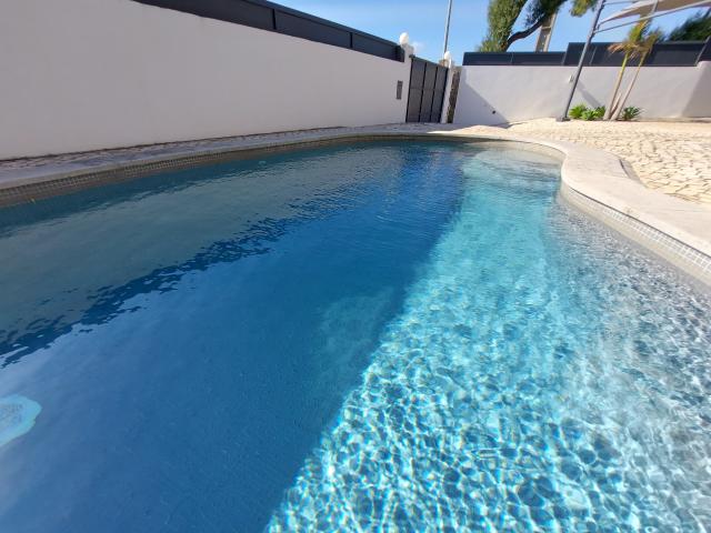 Moradia T4 com piscina, perto do Estoril