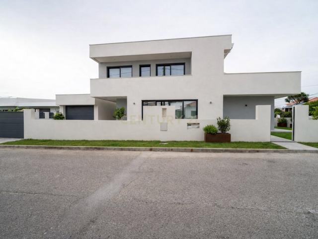 Moradia T4 com piscina Pinhal Conde da Cunha