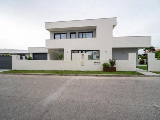 Moradia T4 com piscina Pinhal Conde da Cunha