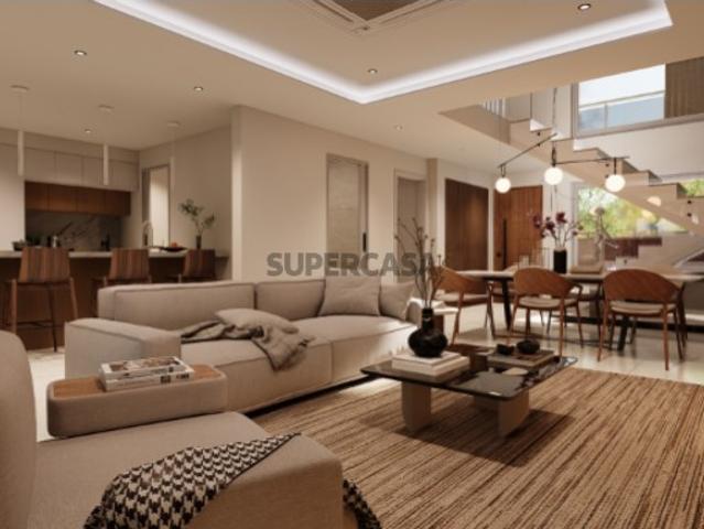 Moradia T4 com Piscina Privada em Marisol