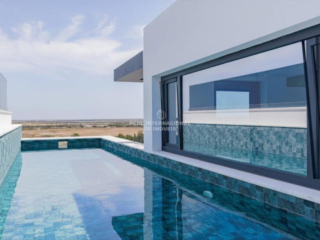 Moradia T4 com Piscina Privativa e Vista Mar em Tavira, Algarve