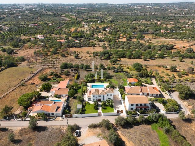 Moradia T4 com piscina, terraço e garagem, Loulé, Vale Silveira