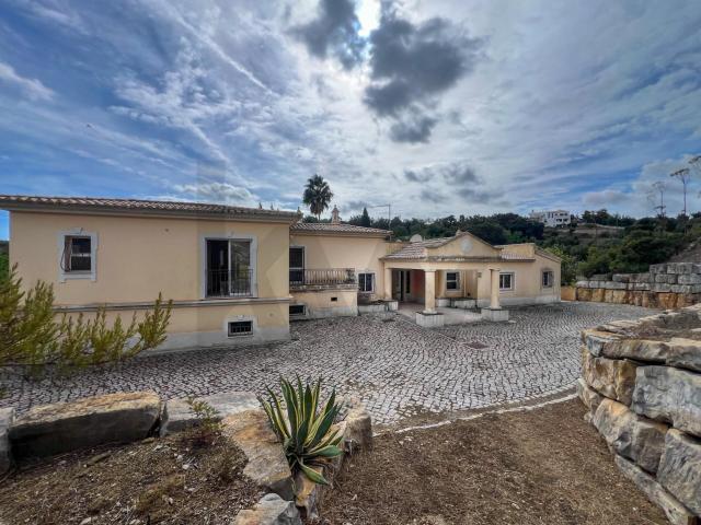 Moradia T4 com Piscina Alface, Santa Bárbara de Nexe
