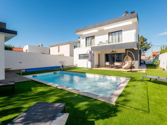 Moradia T4 com Piscina Vila Nogueira de Azeitão 203m² Azeitão São Lourenço e São Simão