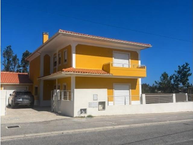 Moradia T4 com piscina