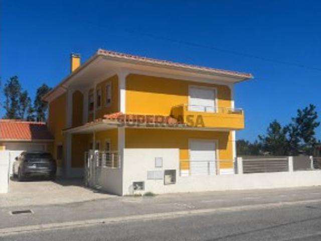 Moradia T4 com piscina