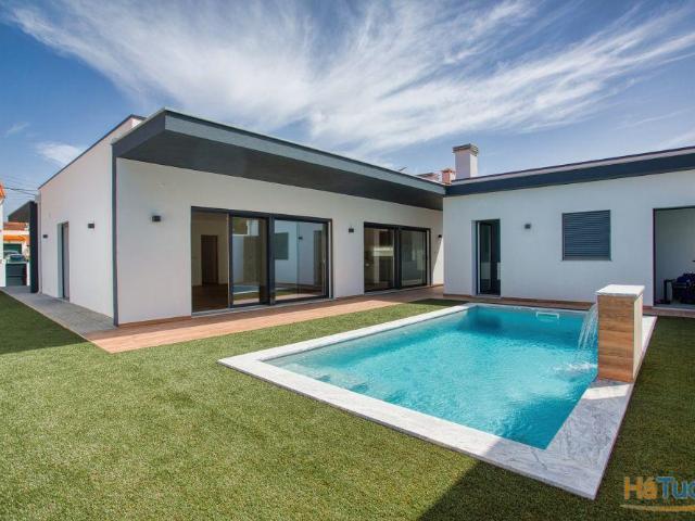 Moradia T4 com piscina, 3 suites, classificação energética A, Quinta do Conde | 26084089741