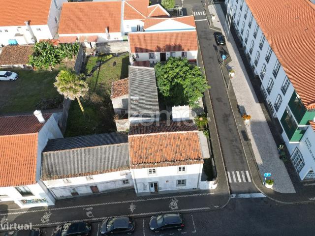 Moradia T4 com Projeto Aprovado para Hostel