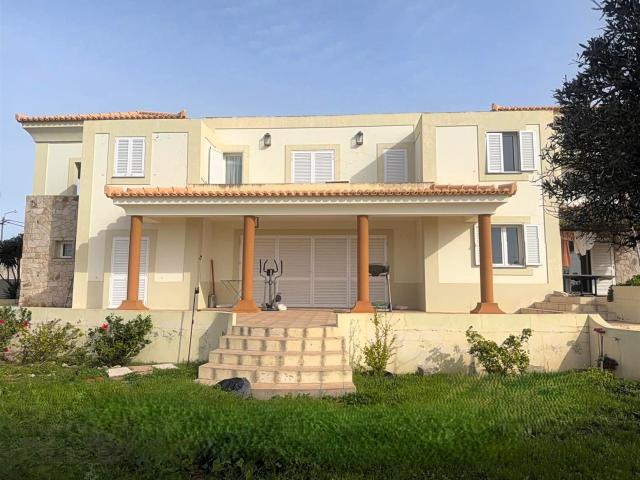 Moradia T4 com Suite Amplo Terreno Localização Privilegi. 588m² Porto Santo