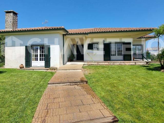 Moradia T4 com garagem e terreno a 10Kms de Vila de Rei