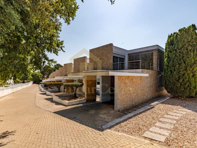 Moradia T4 condomínio privado com piscina Alfarim Sesimbra