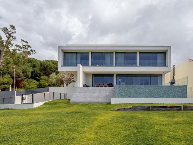 Moradia T4 Contemporânea Com Jardim E Piscina No Bairro Da M. 485m² Alcabideche