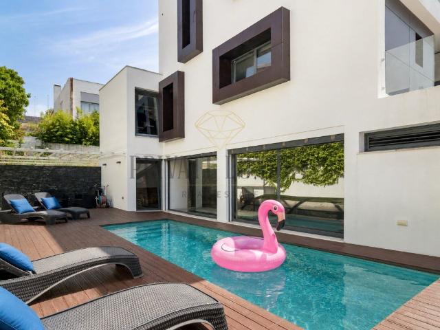 Moradia T4 Contemporânea com Piscina em Caxias 257m² Queijas e Caxias