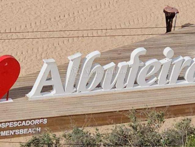 Moradia T4 contemporânea com Rooftop e vista mar e piscina em Albufeira