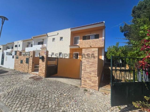 Moradia T4 c/Piscina e Garagem, Qta. Serralheira Setúbal