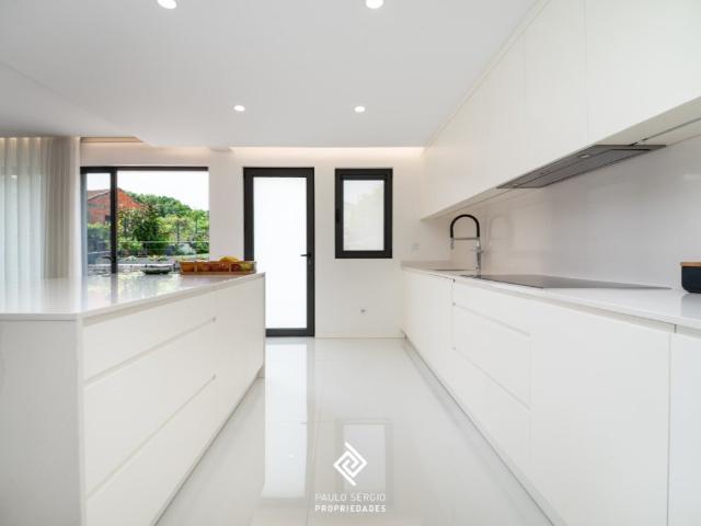 Moradia T4 de Alto Padrão | Cidade do Porto 318m² Campanhã