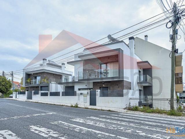 Moradia T4 de arquitetura moderna, estado de nova. | 26073973515