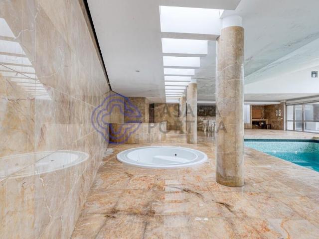 Moradia T4 de arquitetura moderna, linhas simples e contempo. 642m² Castêlo da Maia