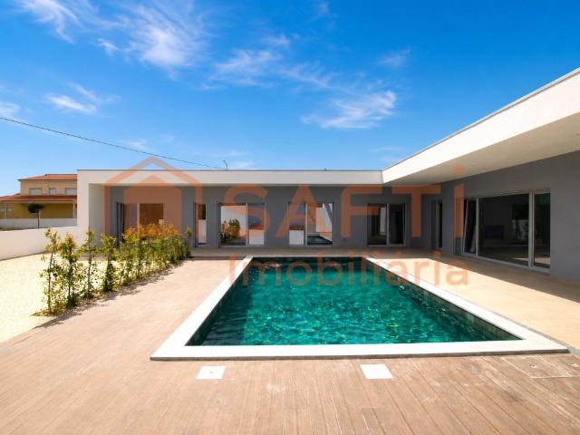 Moradia T4 de Arquitetura Contemporânea com Piscina | Nadado. 0m² Nadadouro