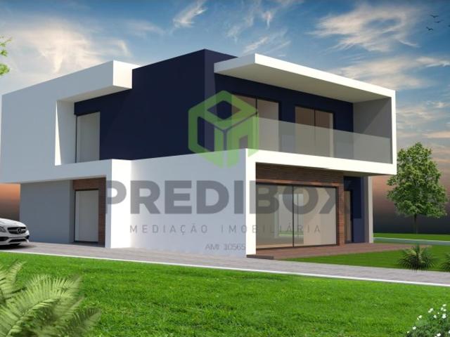 Moradia T4 de arquitetura contemporânea, tecnologia e eficiência energética Santa Joana