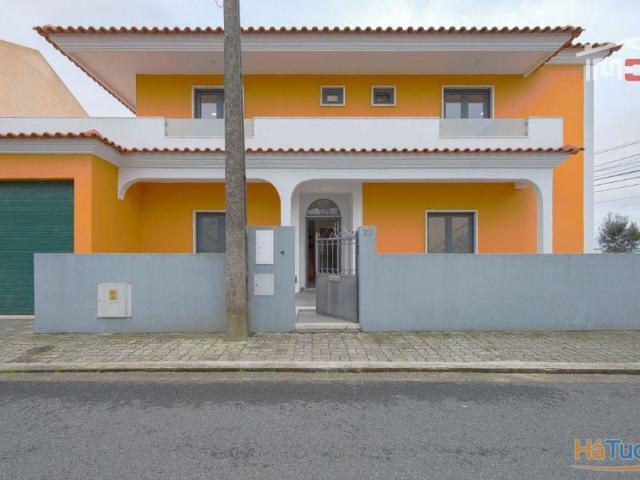Moradia T4 de Excelência com Box para 4 Viaturas e Ótimos Acessos | 26044066295
