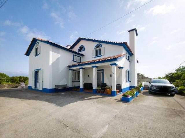 Moradia T4 de Excelência com Vista Mar | Candelária |Ponta Delgada