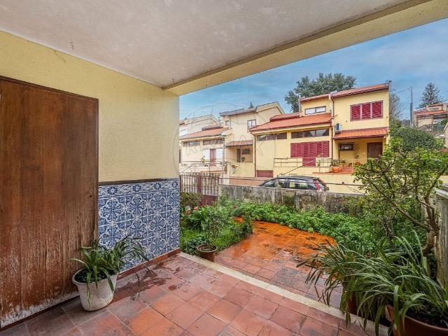 Moradia T4 de gaveto, situada na Rua Dr. Luís António Verney. 0m² Nogueira, Fraião e Lamaçães