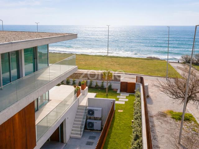 Moradia T4 de Luxo 1ª Linha de Mar com Vista Porto e Douro