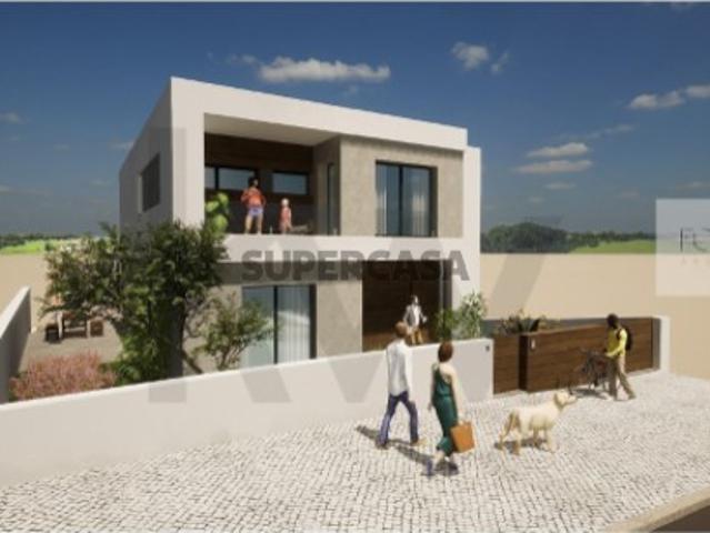 Moradia T4 de luxo com piscina