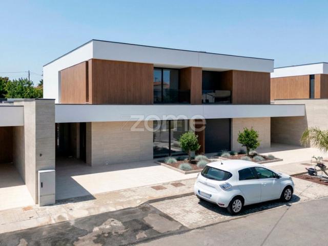 Moradia T4 de Luxo com Piscina | Golden Village | Turiz, Vila Verde